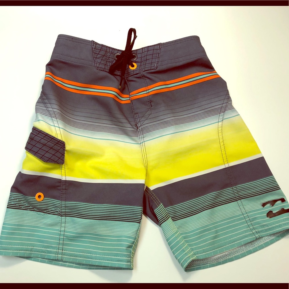 🏄🏼‍♂️ Boys Billabong Boardshorts Size 5 🐠